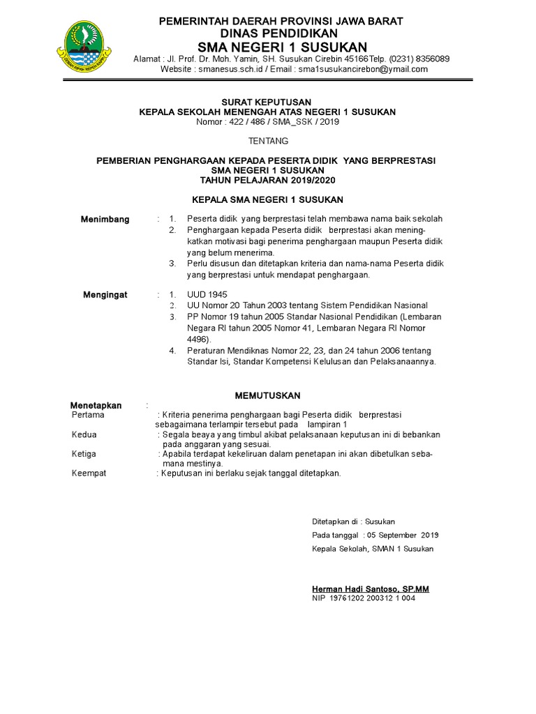 Siswa berprestasi di acara penghargaan