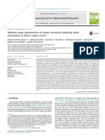 Medium Range Optimization of Copper Extraction Planning Under Uncertainty in Future Copper Prices