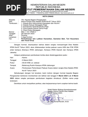 Uchta shahvoniy qiz tort oyoqqa turishadi