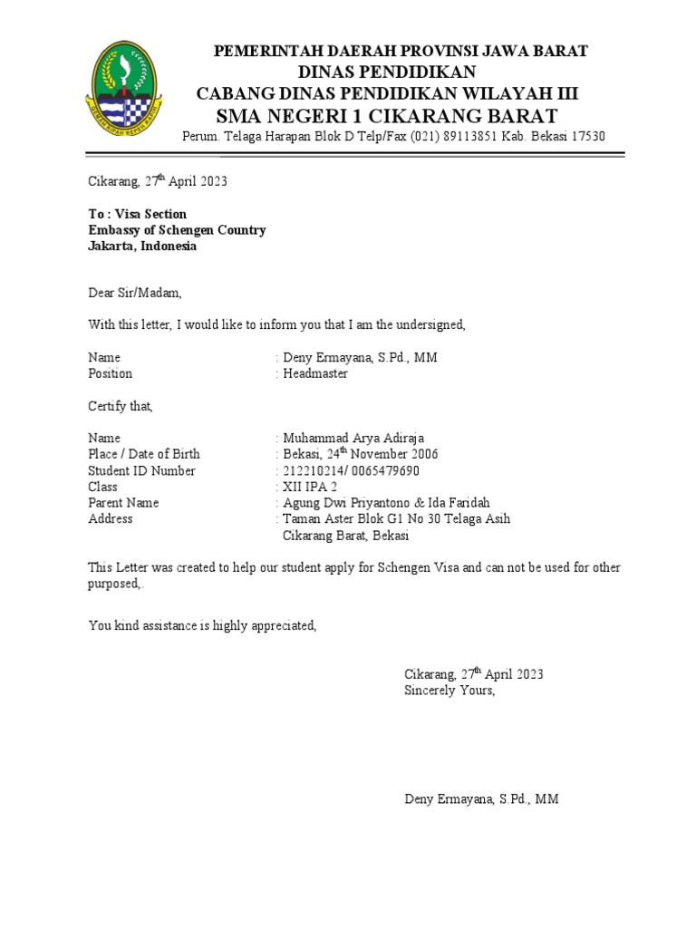 U qo‘lini erkakning dumbasiga tiqdi.