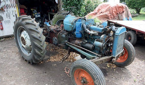 Fordson Dexta restoration - Tractor & Machinery | Everand