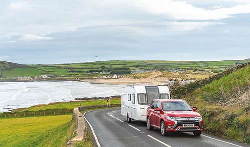 How To... Safely Tow A Caravan - Practical Caravan | Everand