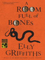 A Room Full Of Bones: A Ruth Galloway Mystery
