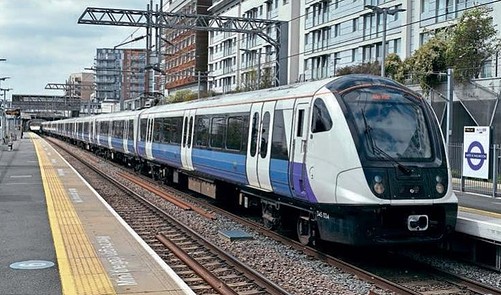 TfL Confirms Final Elizabeth Line Timetable - Rail Express | Everand